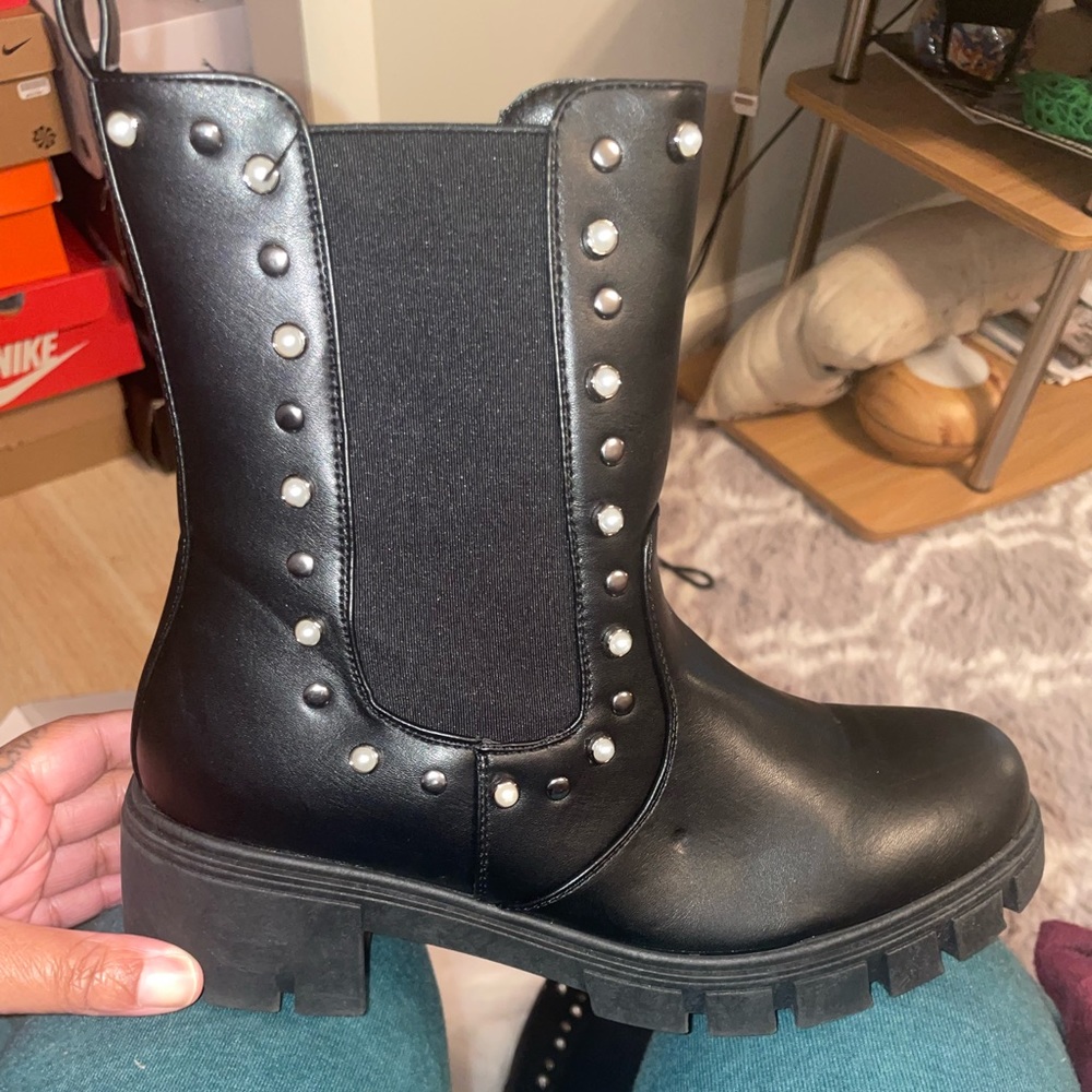 Women’s size 9 Olivia Miller Moto boots